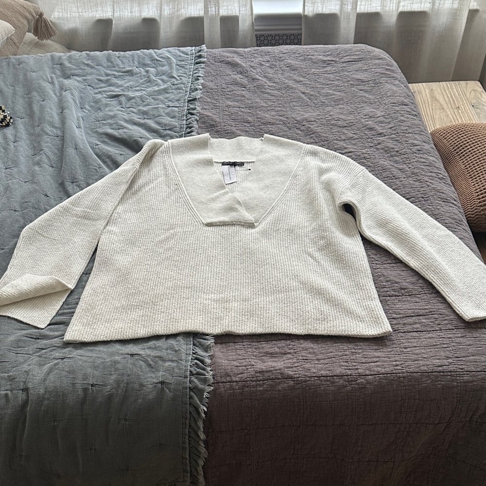 Banana Republic Cream V-Neck Sweater